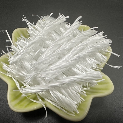 Silna odporność na pękanie Szary PP Fibre Twisted Bunchy Form 500T Do podłóg przemysłowych