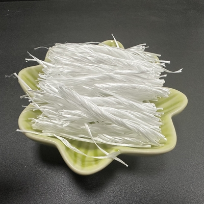 Silna odporność na pękanie Szary PP Fibre Twisted Bunchy Form 500T Do podłóg przemysłowych